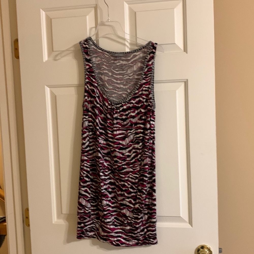 Daisy Fuentes low cut sleeves long shirt size medium.